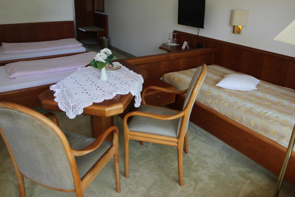 Hotel Am Kurpark Bad Wimpfen Room photo